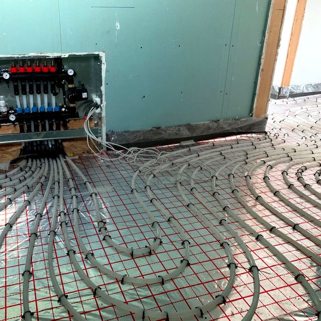 Încălzire în pardoseală — Incalzire pardoseala distribuitor turnare