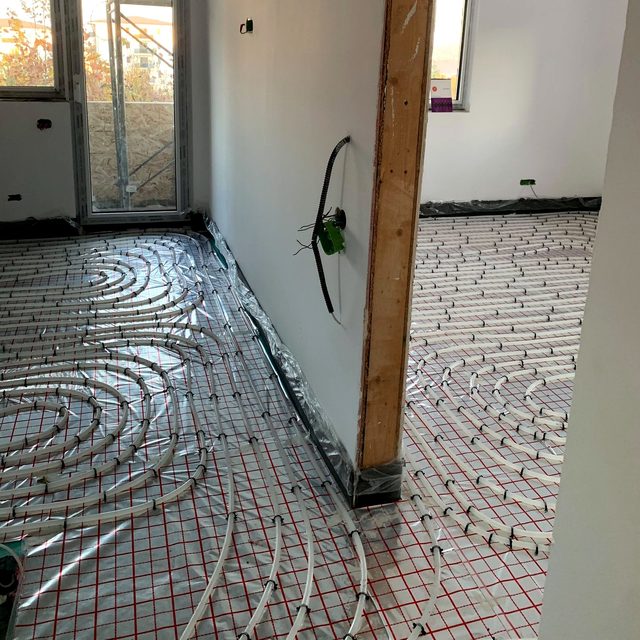 Încălzire în pardoseală — Incalzire pardoseala turnare camera